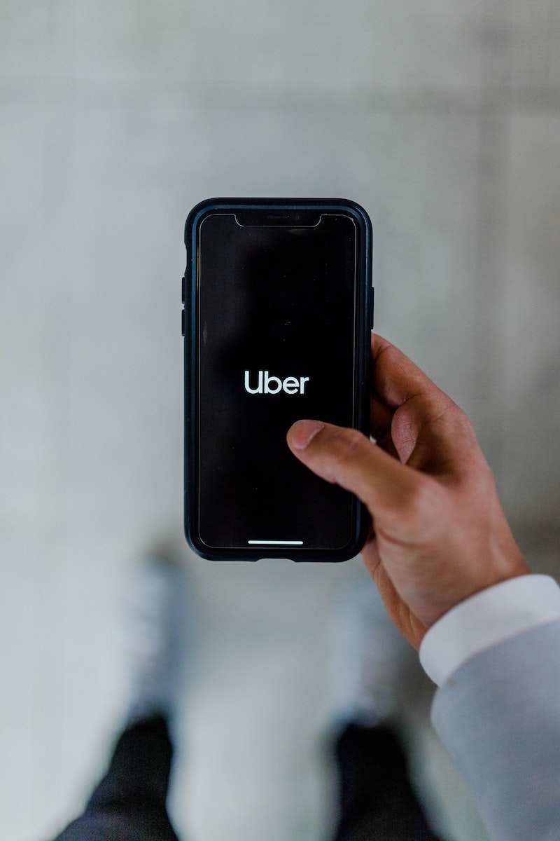 Uber предлагает бесплатные поездки для украинцев из Львова до границы с  Польшей